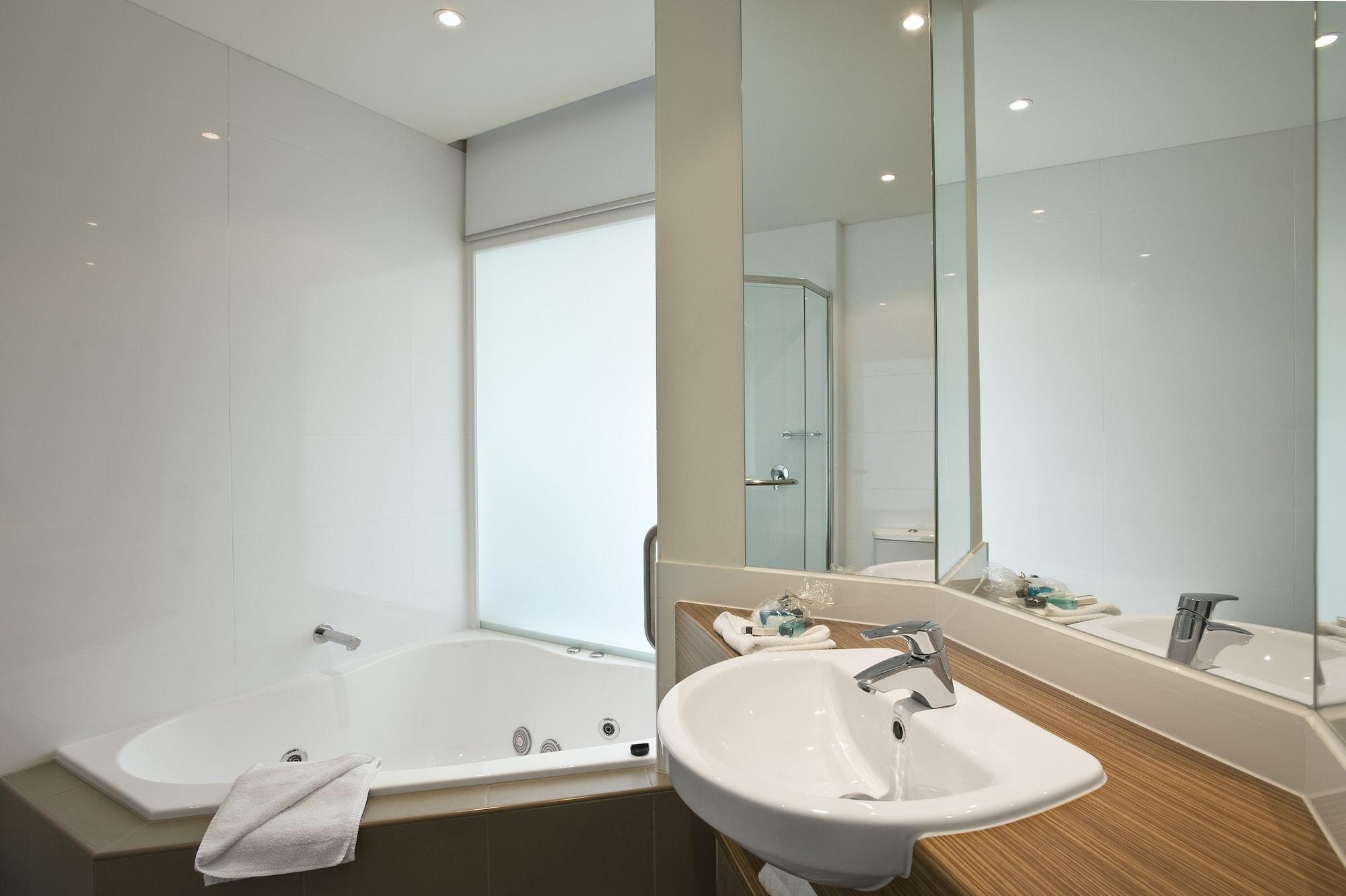 The Waves Apartments Кауес Екстериор снимка